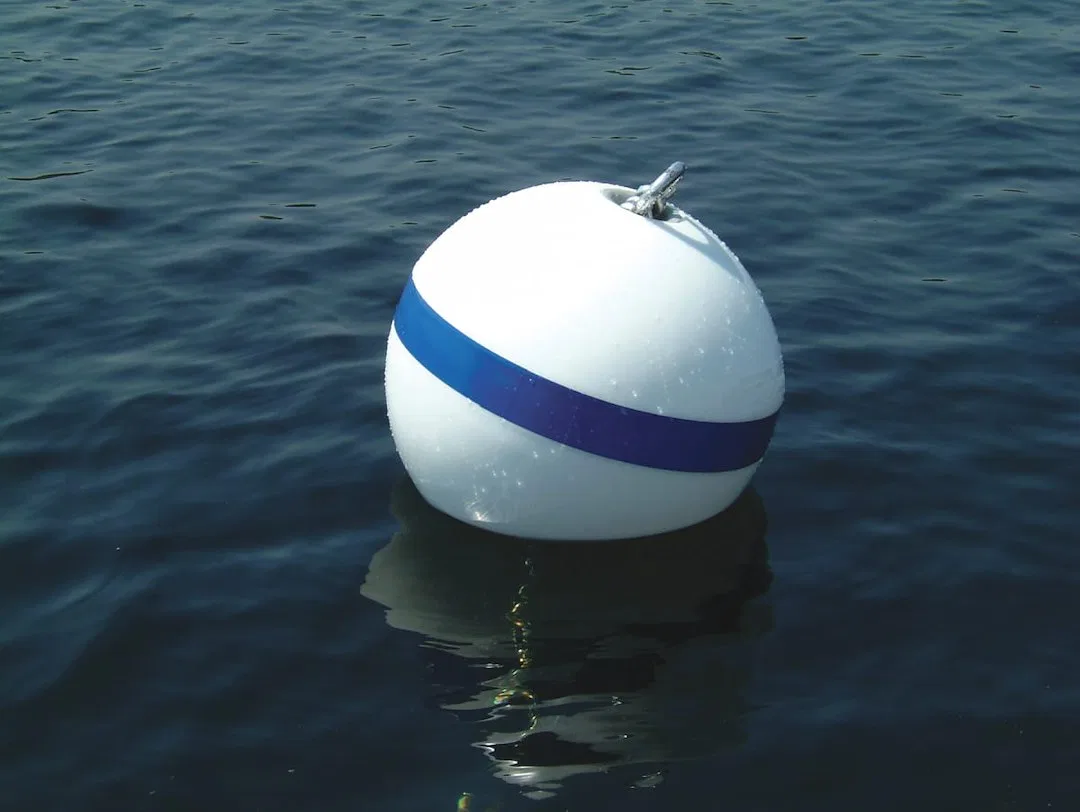 46372 – TAYLOR MADE Mooring Buoy, 18 Inch Diameter/ 57 Inch Circumference 2-1/2 Inch Tube-Through-Center Diameter Whi...